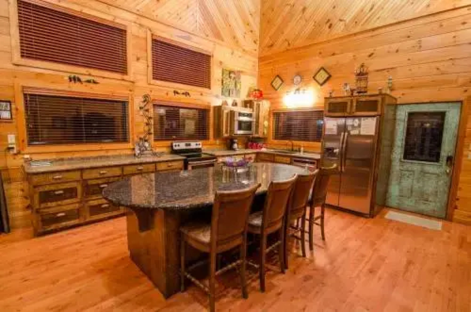 Northern Exposure Lodge - 3 Br Cabin