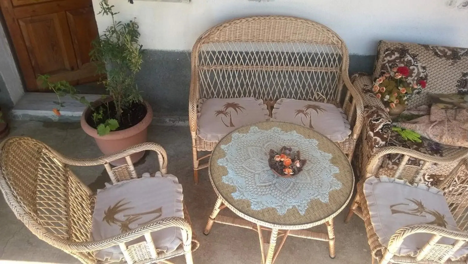 Flora's Guesthouse