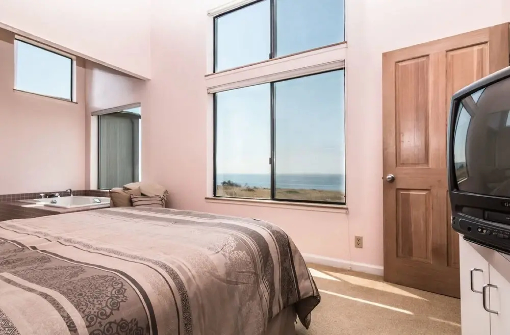 Seafront 3 Br home by RedAwning