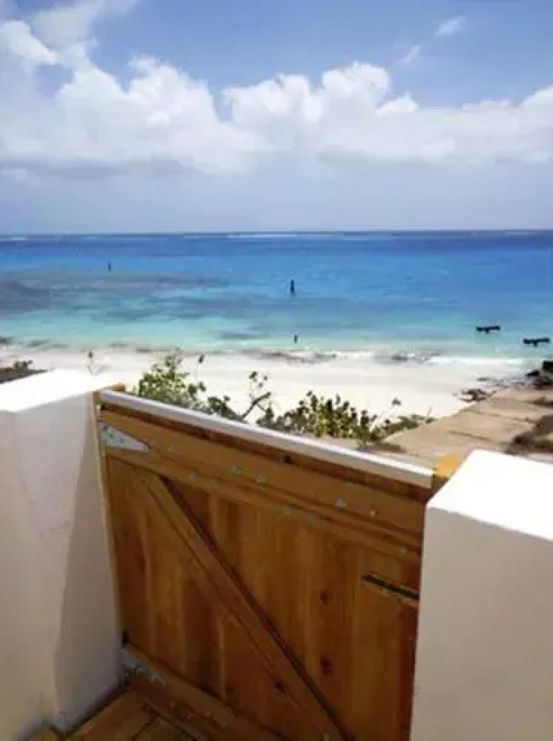 Aruba Beachfront home in "The Colony"