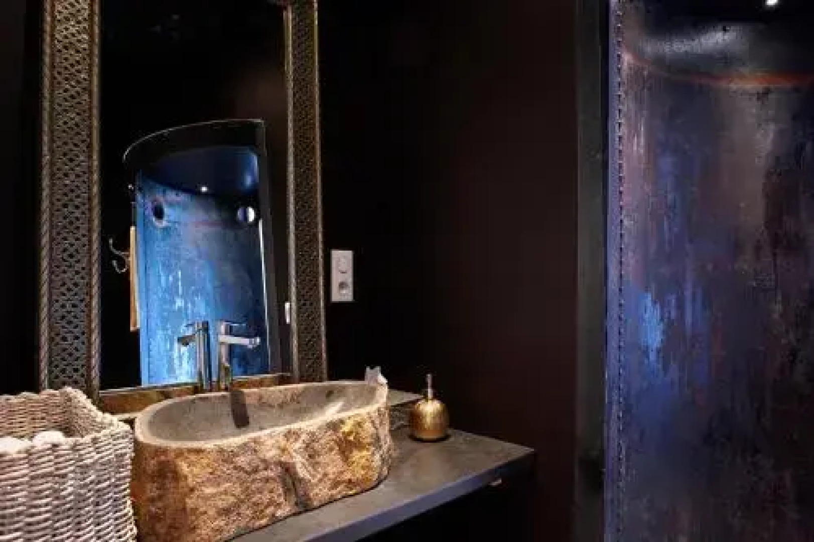 Les Bulles Dorées Art & Gallery & Spa