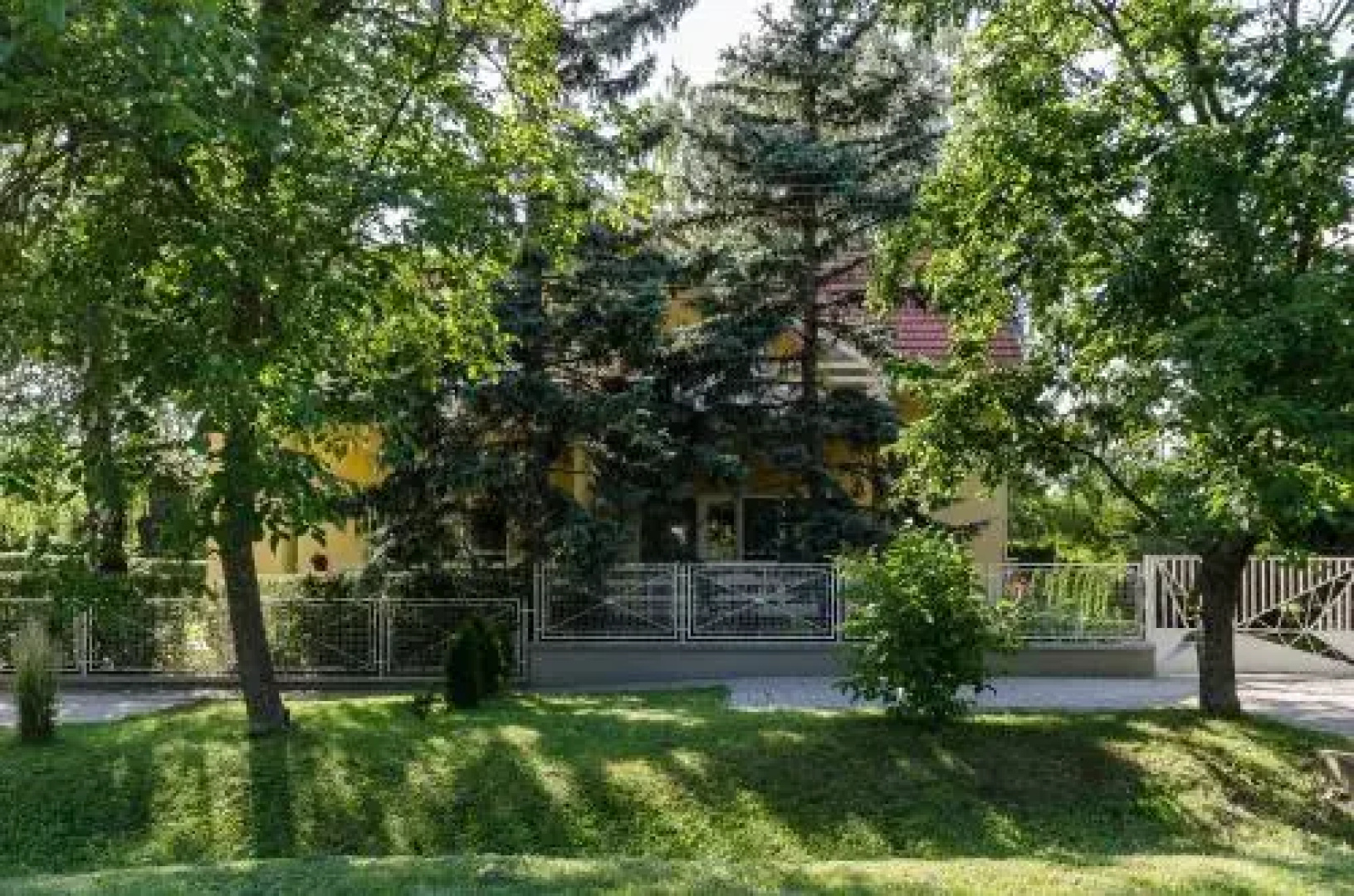 Kenese Gyöngye Apartmanház