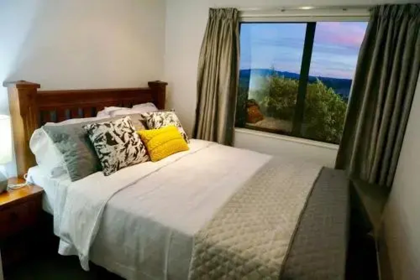 YiFan Lake View Manor In Rotorua