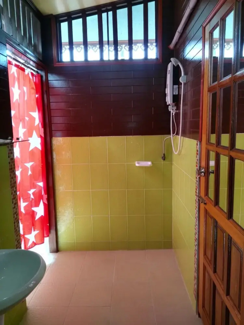 Ruenmai Homestay Lahansai