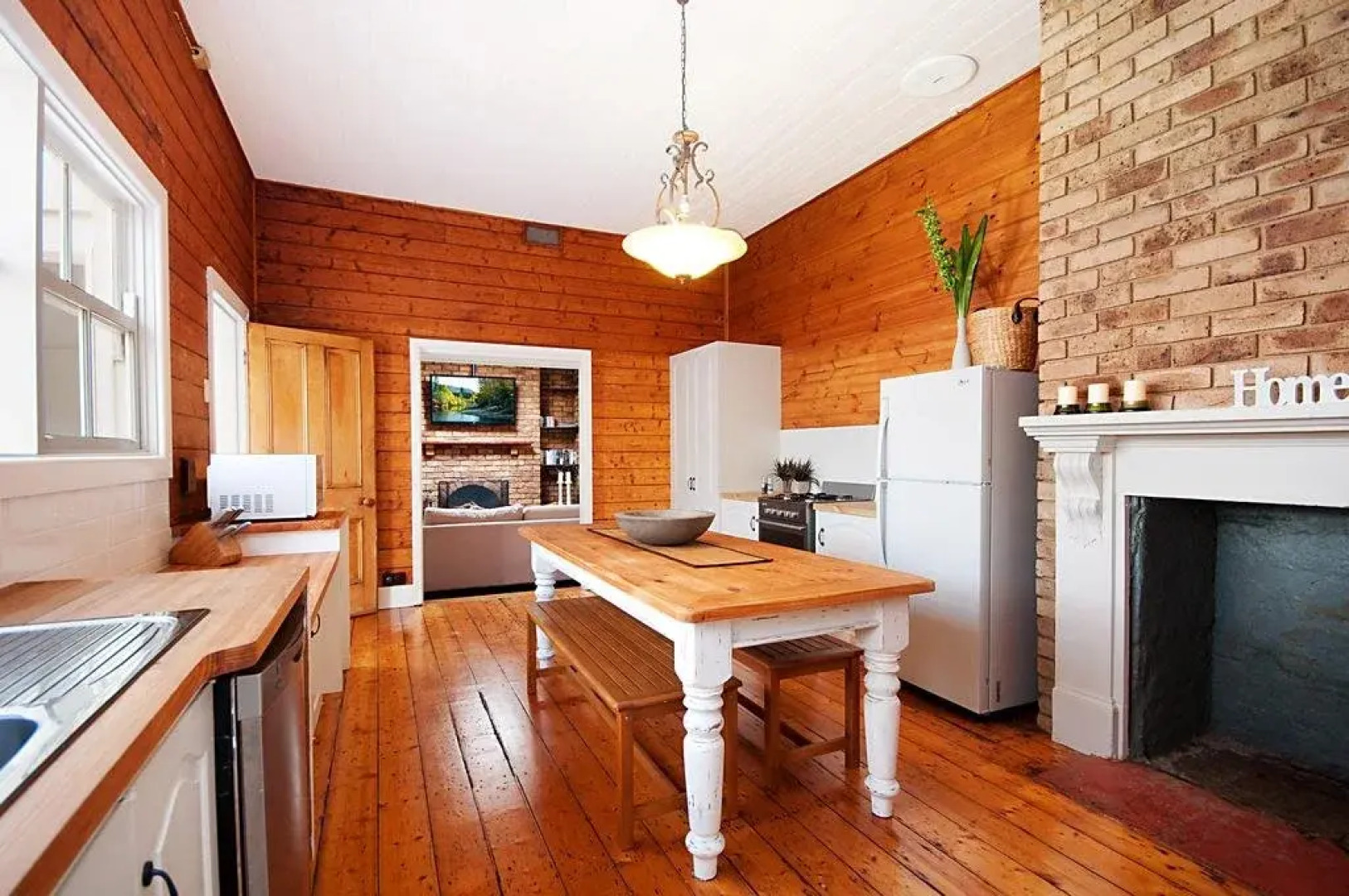 Historic Central Cottage In Warrnambool