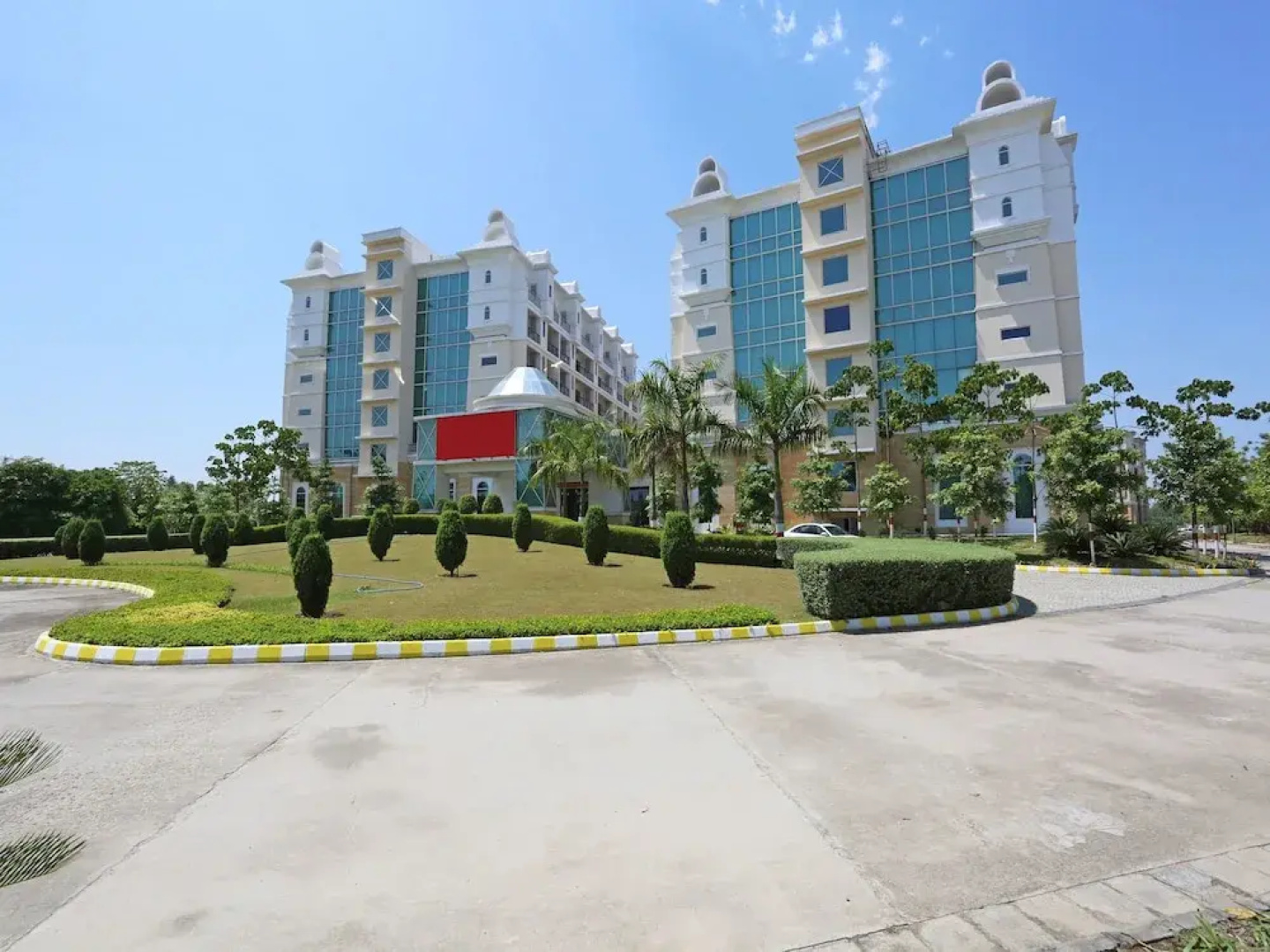 Capital O 13727 Hotel Aarogyam Suites