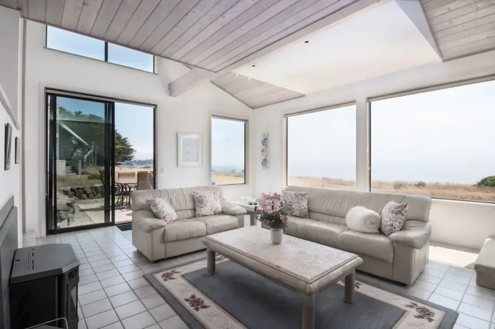 Seafront 3 Br home by RedAwning