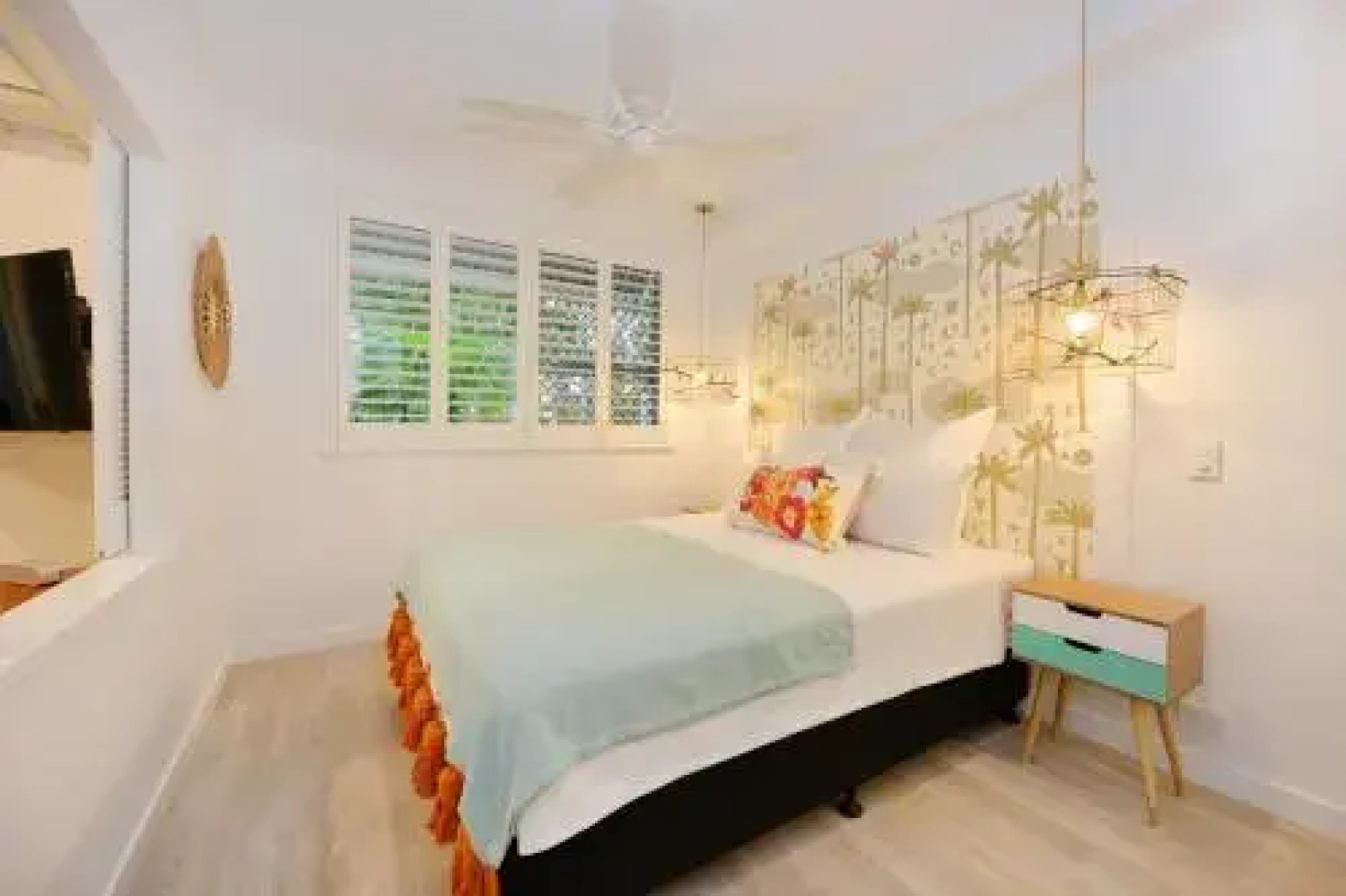 Retro Port Douglas Apartments