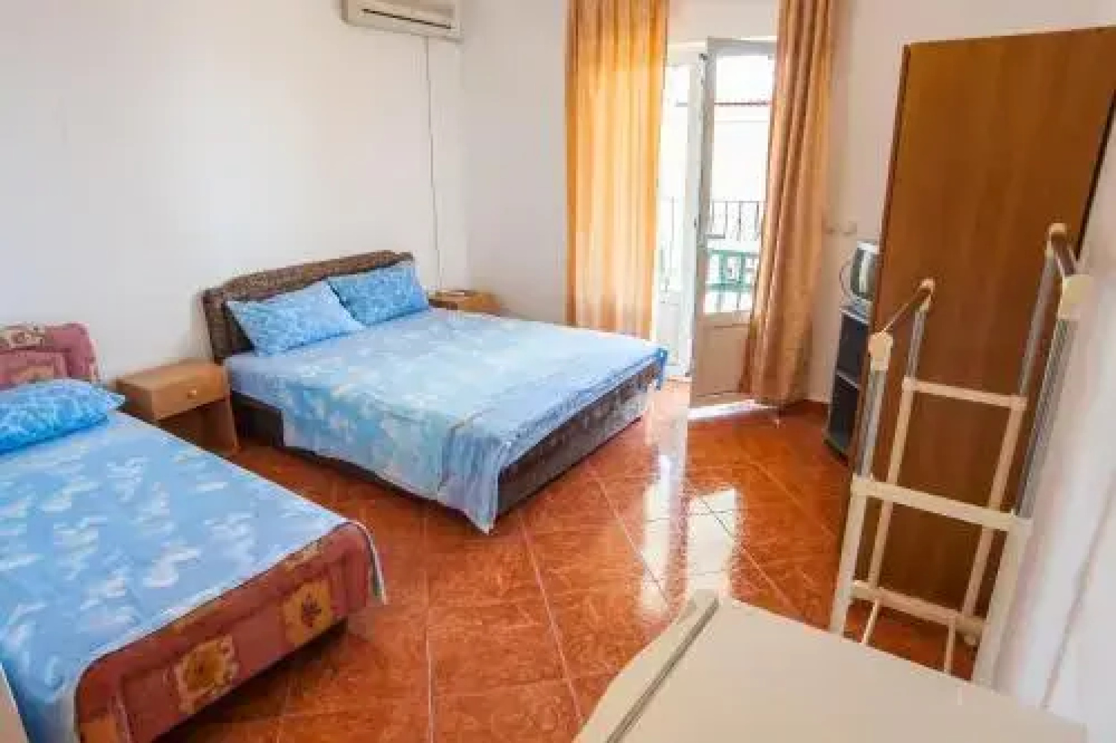 Egzona Home