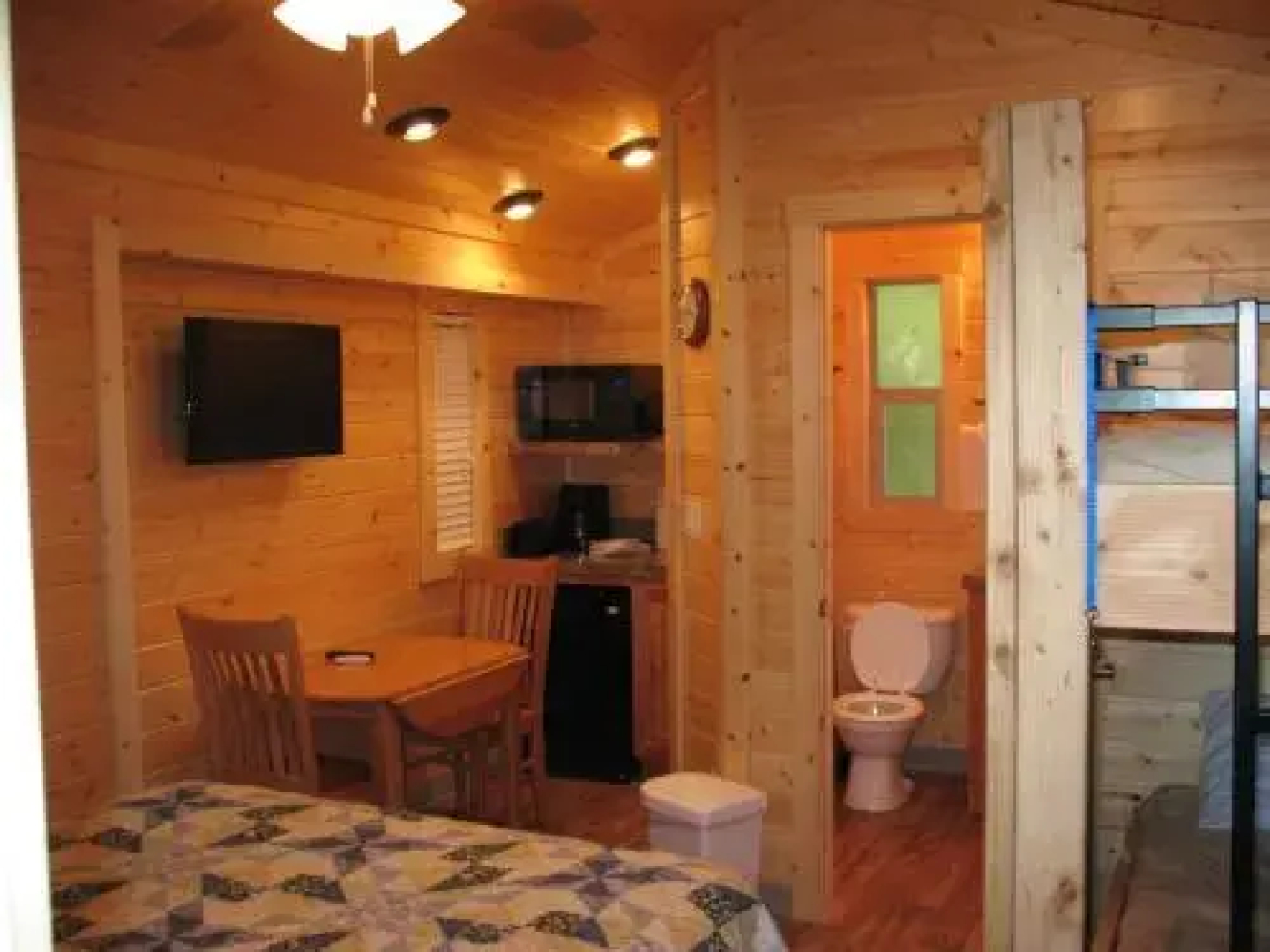 Mount Hood Village Deluxe Cabin 9