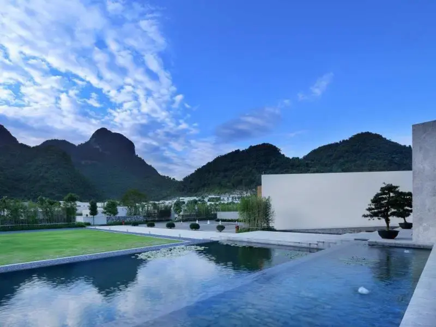 Elite Aqua Hot Spring Villa Hotel