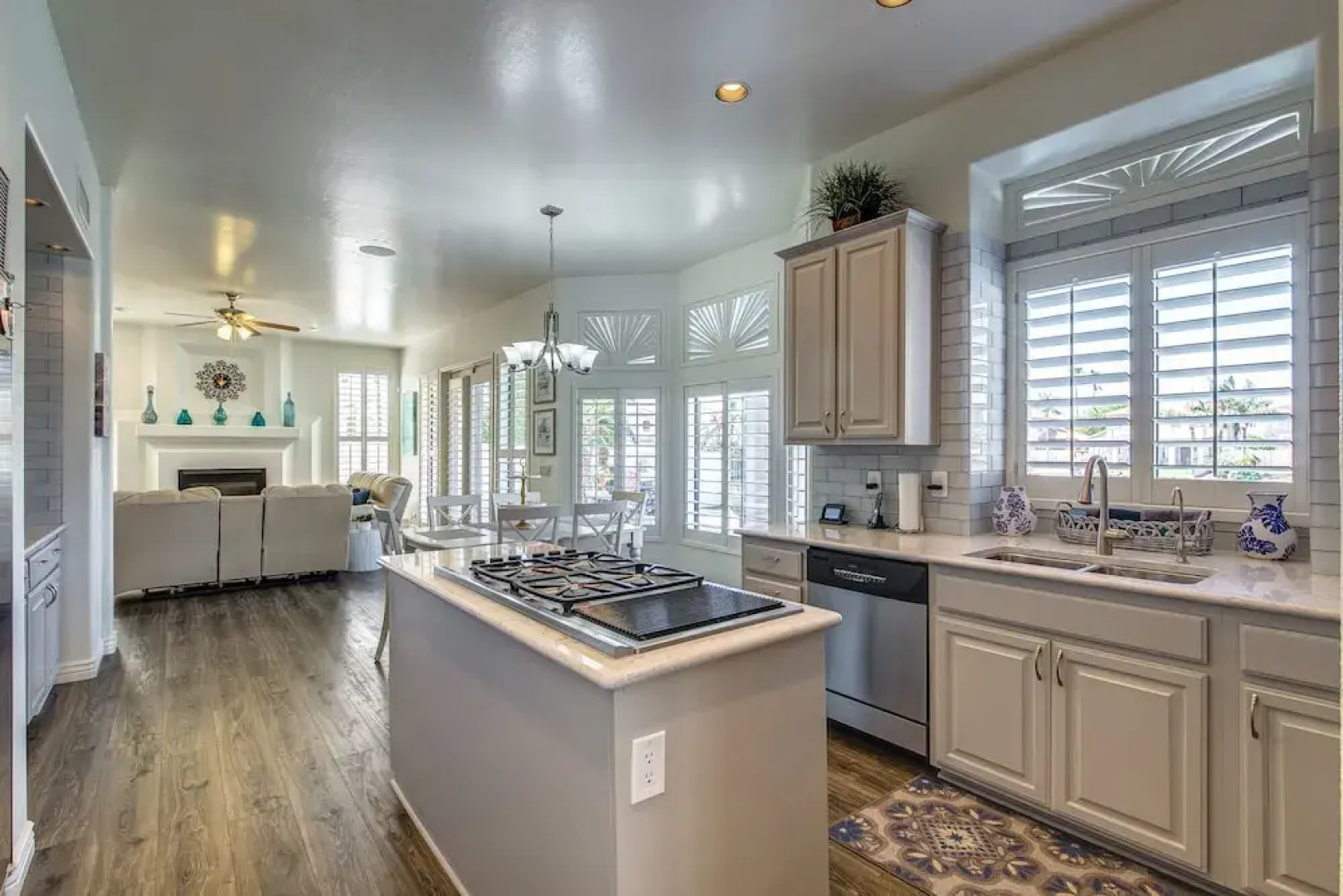 Freeport - 4 Br home by RedAwning