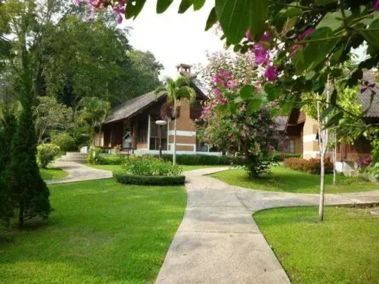 Roong Aroon Hot Spring Resort