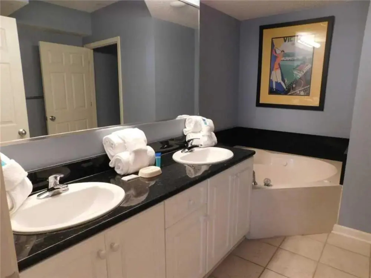 Yacht Club Villas Unit 703 - 3 Br Condo