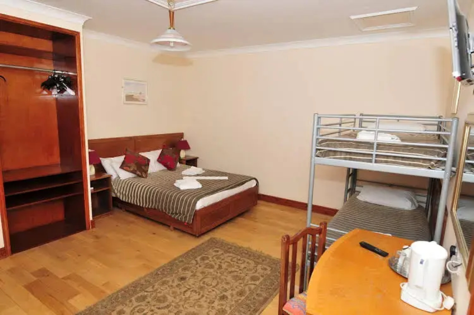 Tarvic2 Hotel