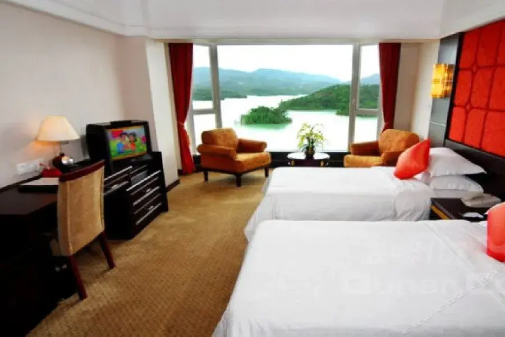 Scenic Holiday Hotel