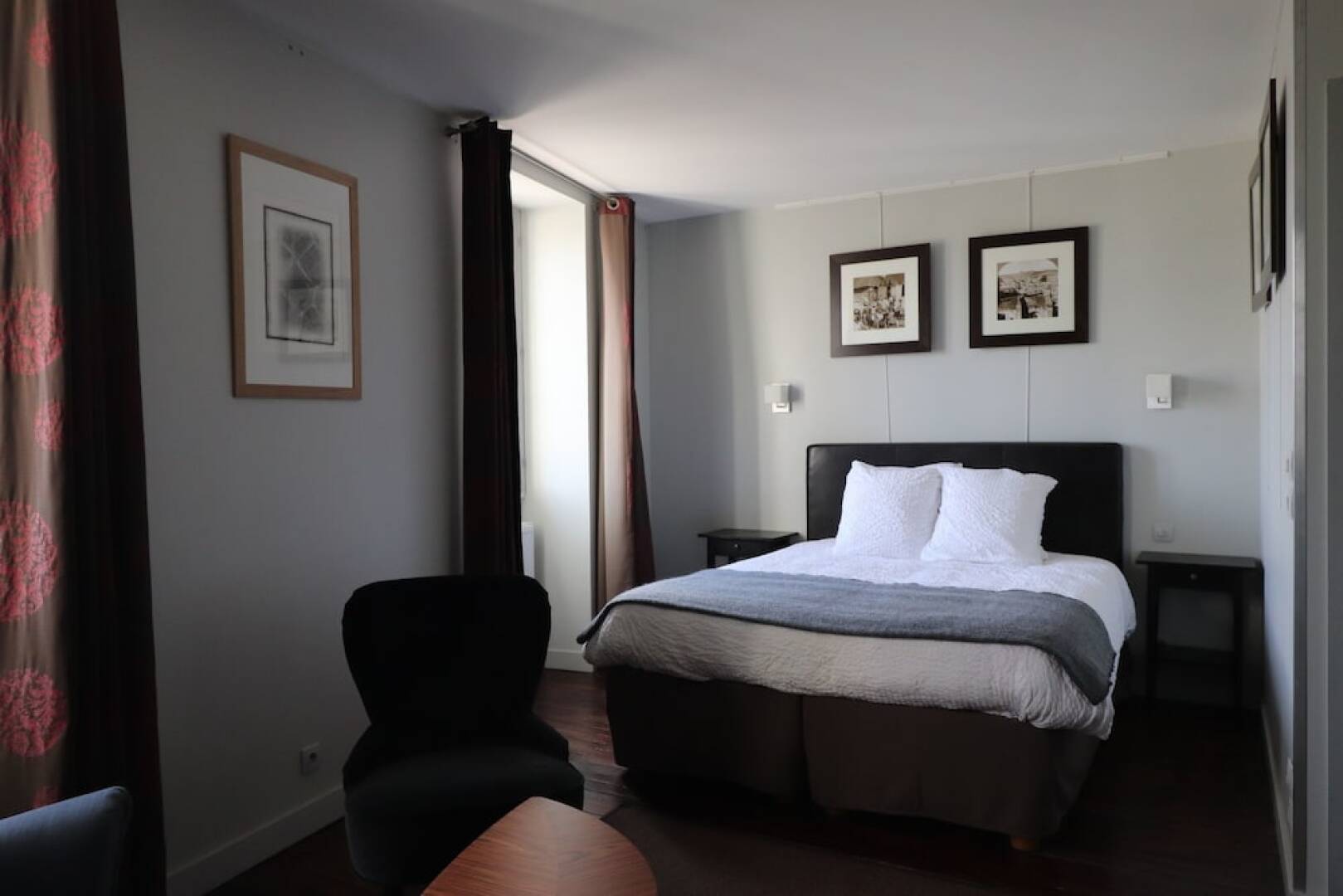 Le Doyenne Et La Maison D Elis