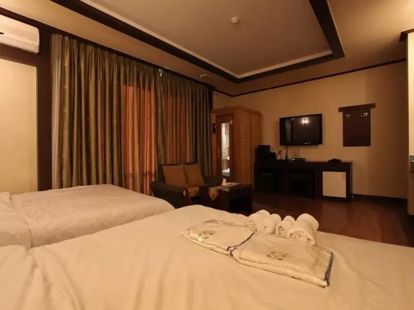 WeolmoonJes Hotel