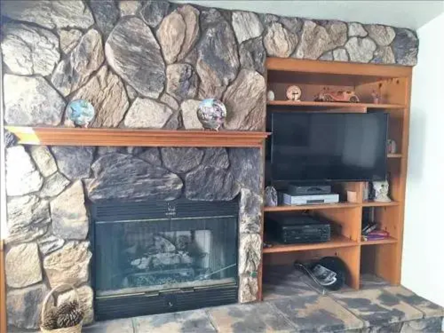 E Victoria 3 V043 by RedAwning