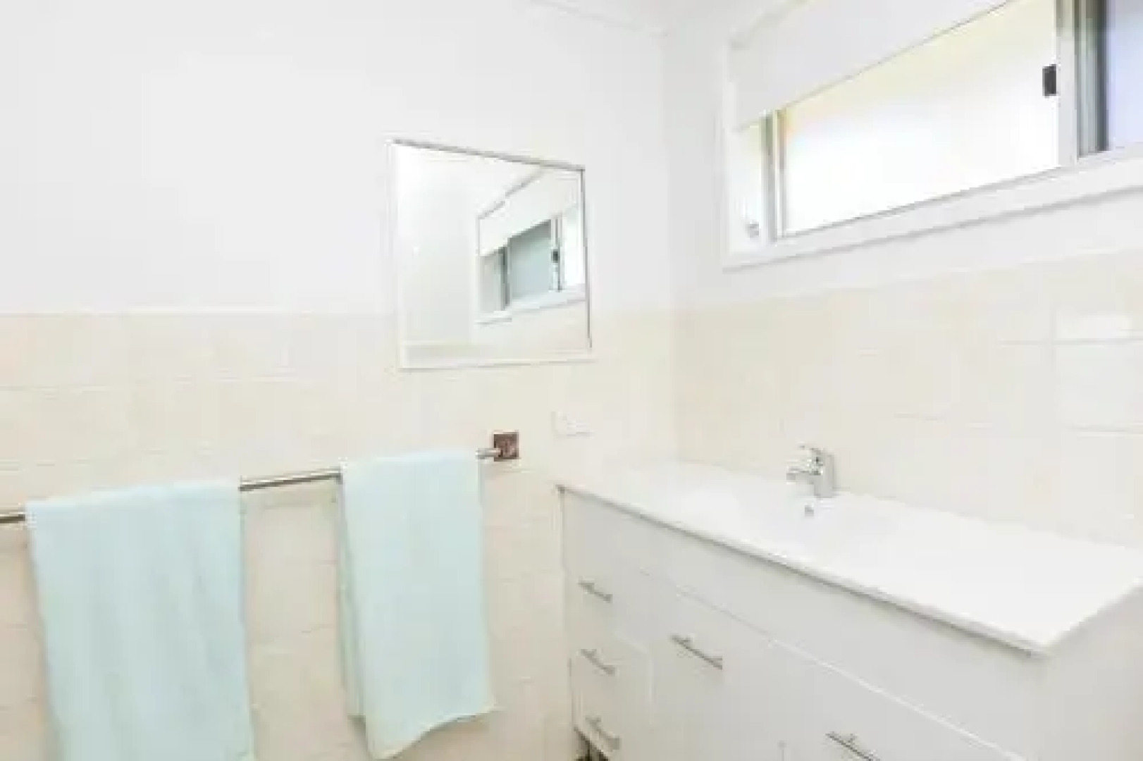 Aqua Palm with Sweeping One Mile Views