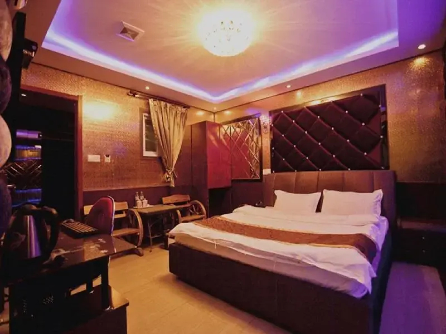 Qingdao Laiyinbao Business Hotel