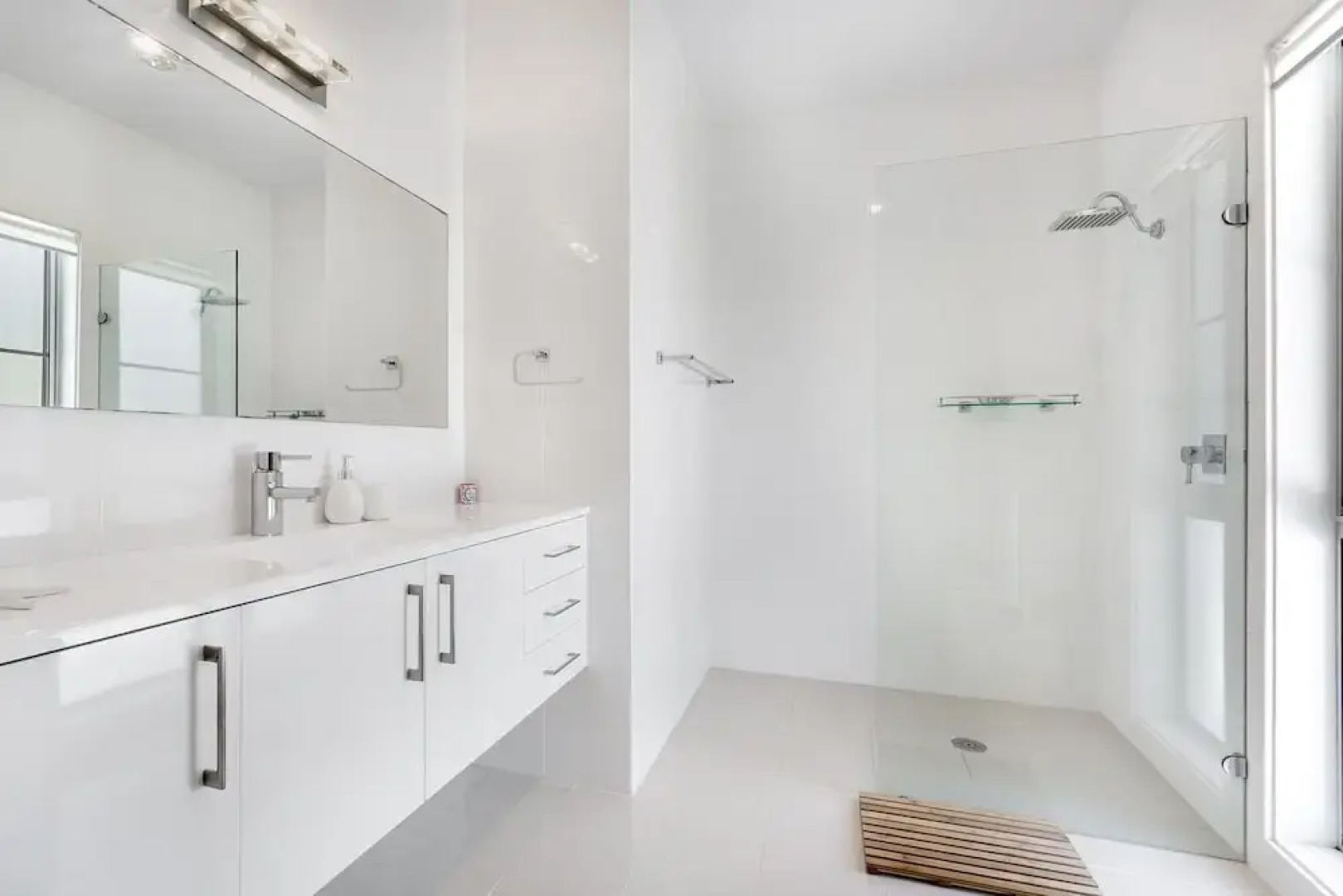 Sandy Point Road, 7A