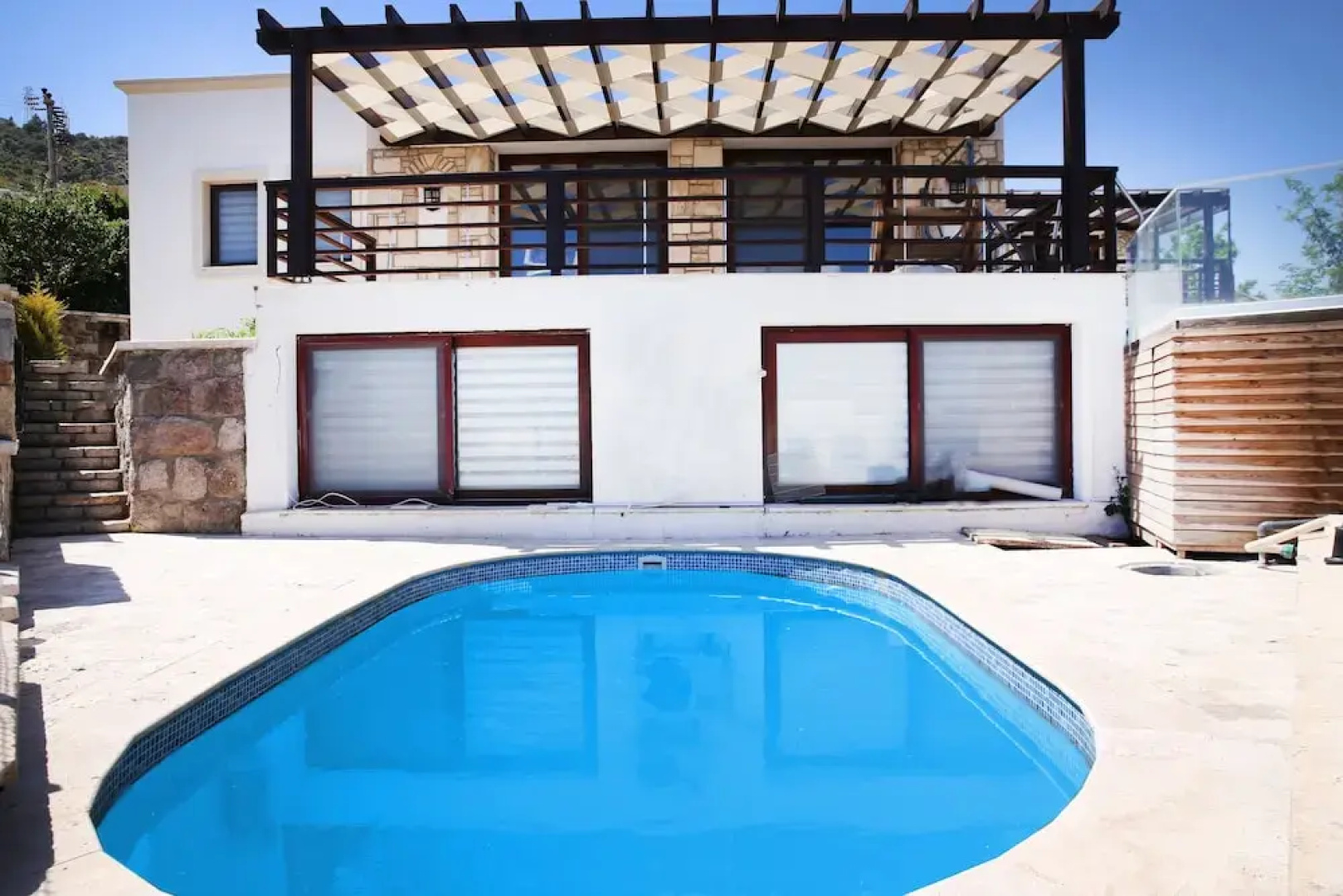 Important Group Villa Royal