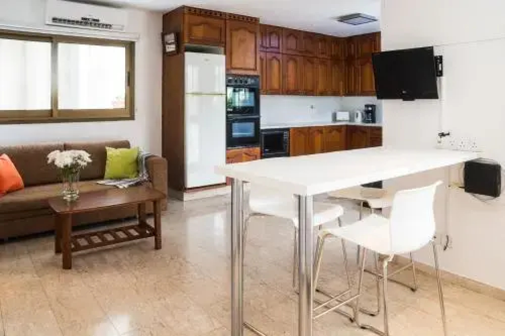 Silver Apartment 3