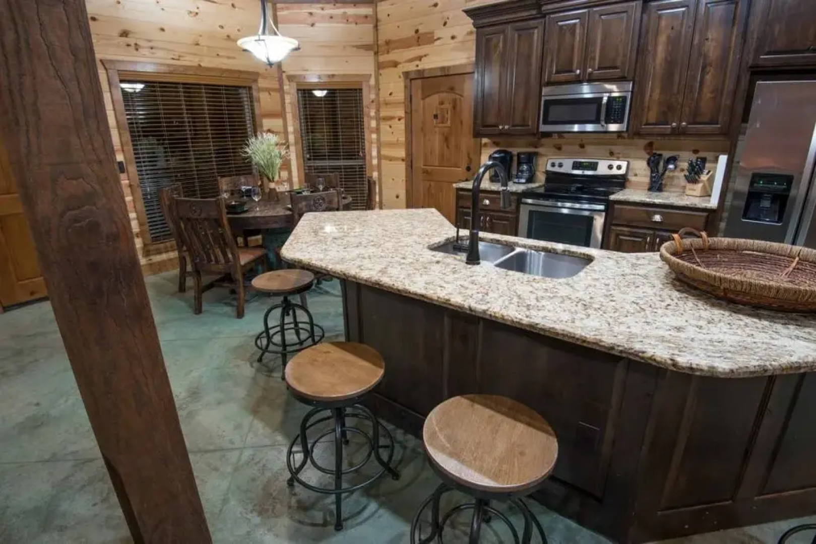 A River Runs Through It Lodge - 4 Br Cabin
