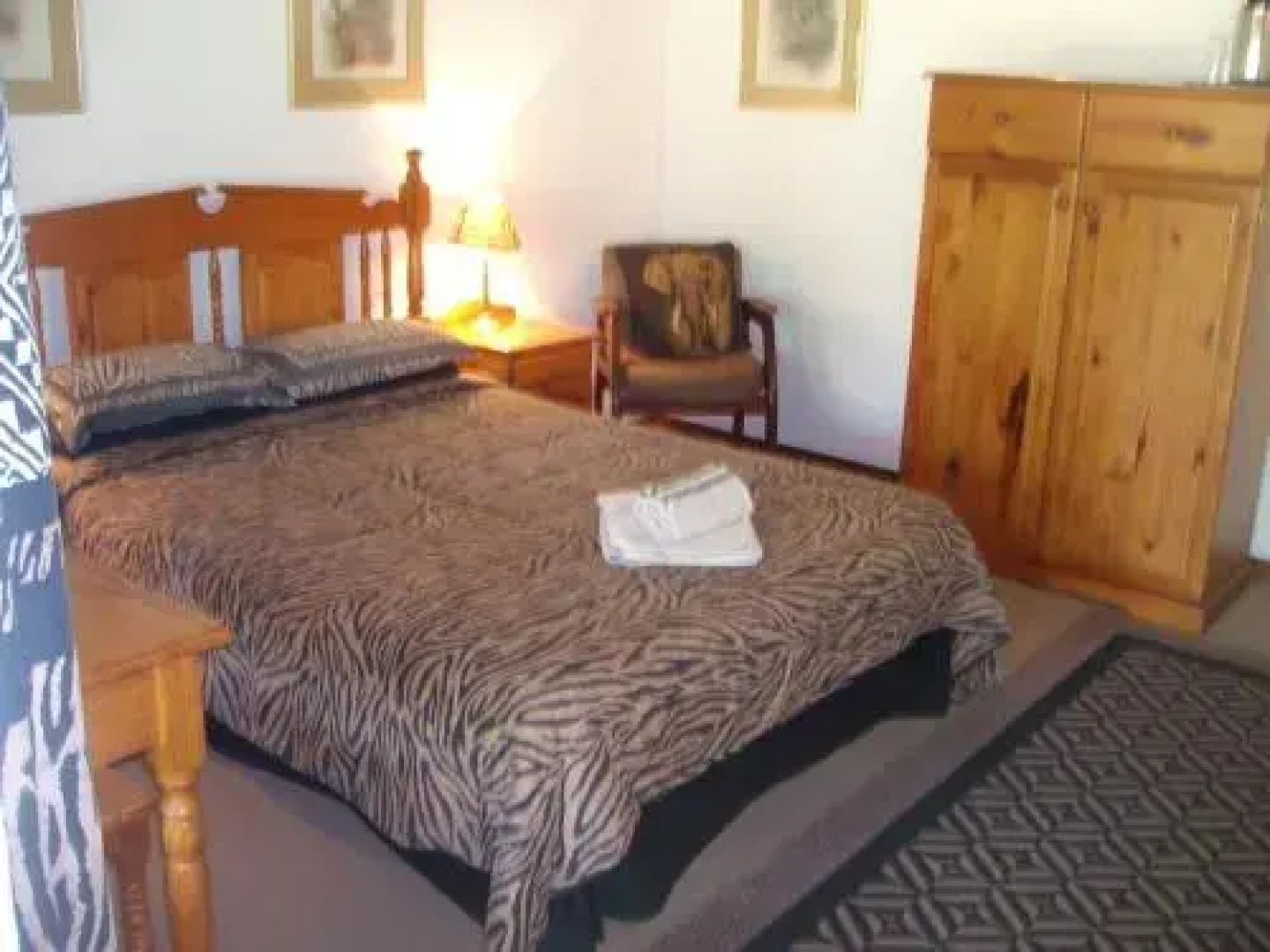 Oaktree Lodge Guest House