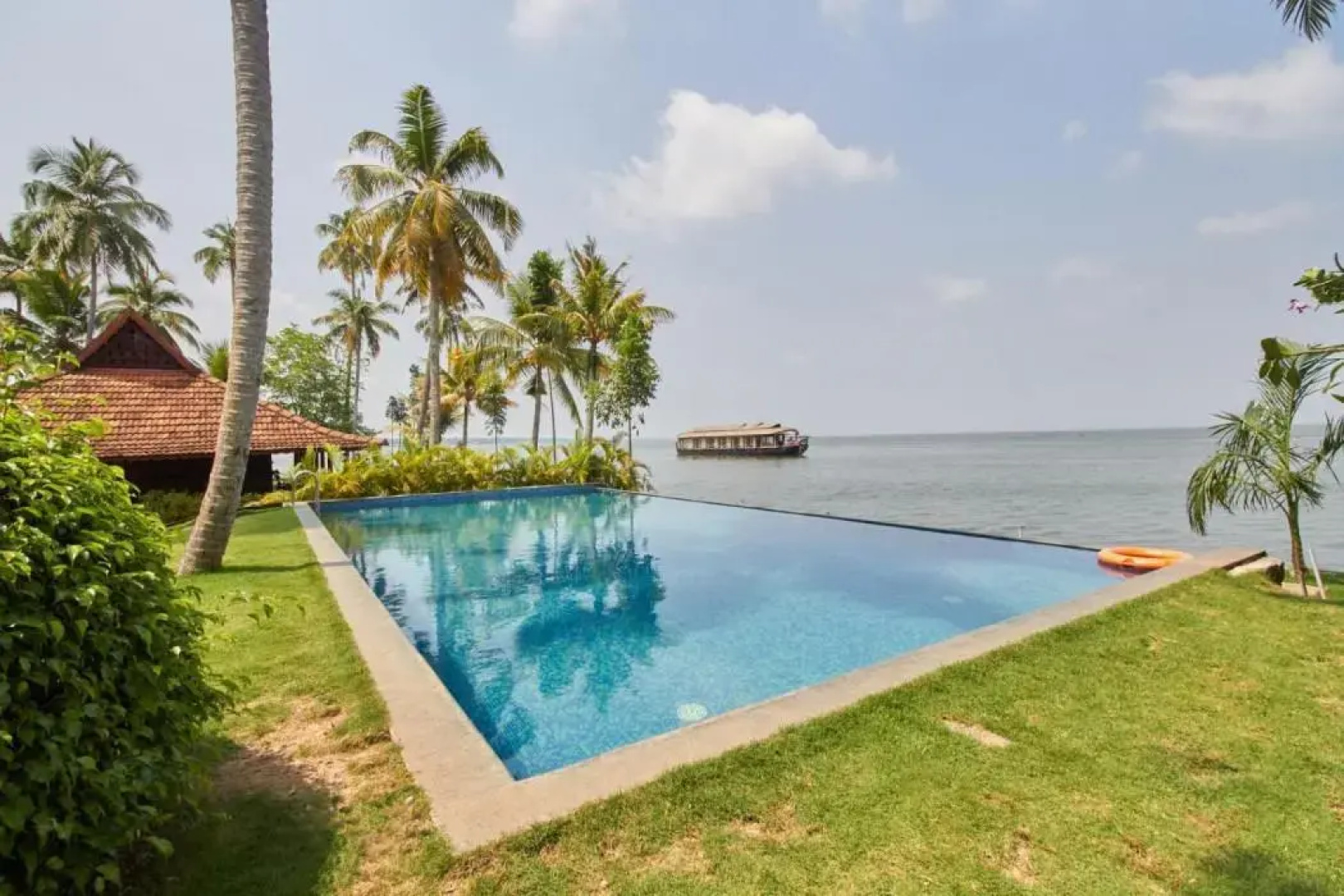 Kayaloram Heritage Lake Resort
