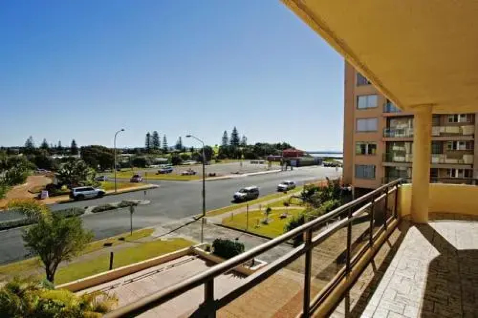 Sandbar, Unit 203, 1-3 Head Street
