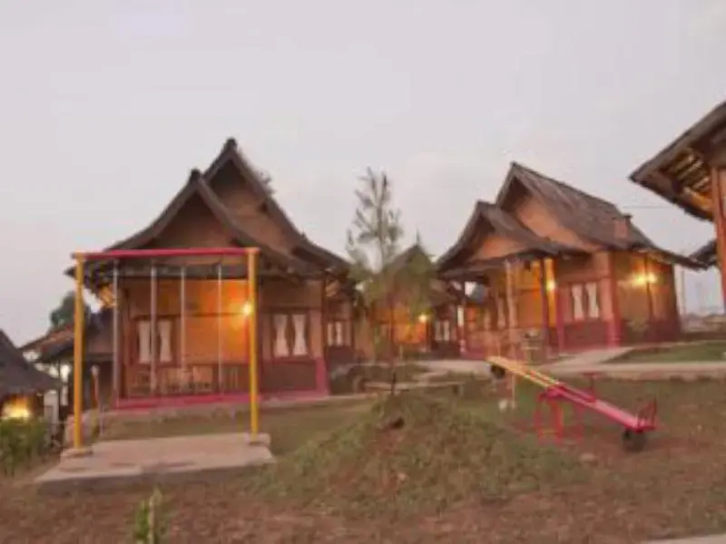 Sawung Gawir Restaurant and Bungalow Ciwidey