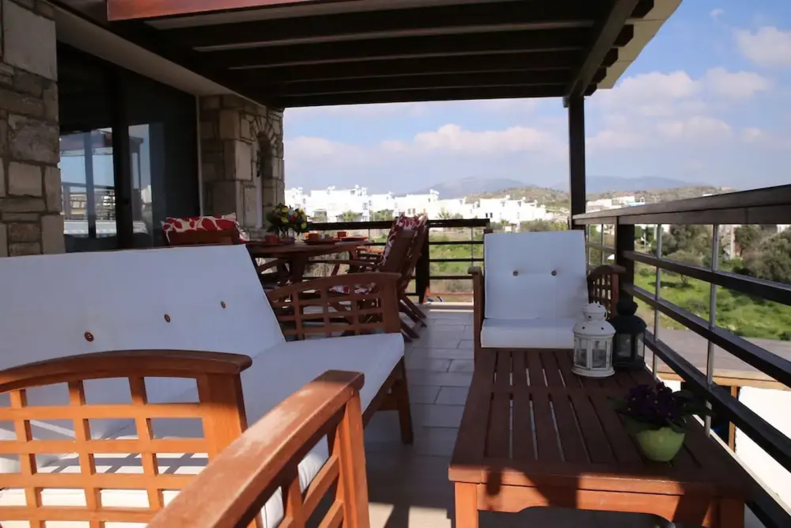 Important Group Villa Royal
