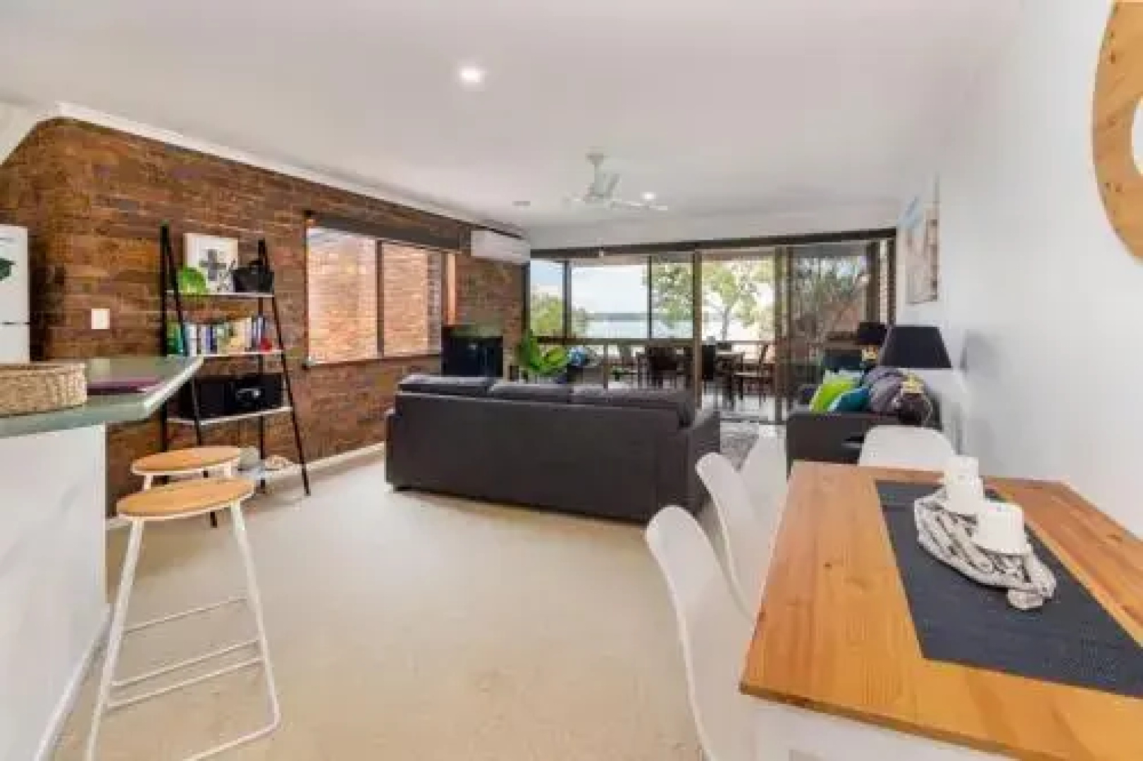Spacious Family unit with Incredible views.