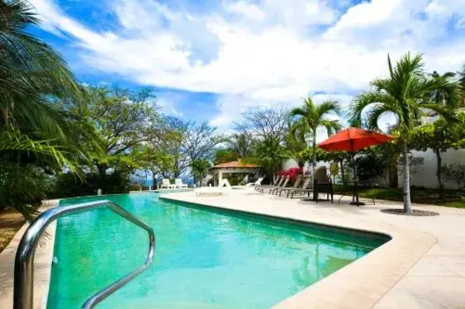 Luxury 2 bedroom condo with ocean view - Few steps from beach