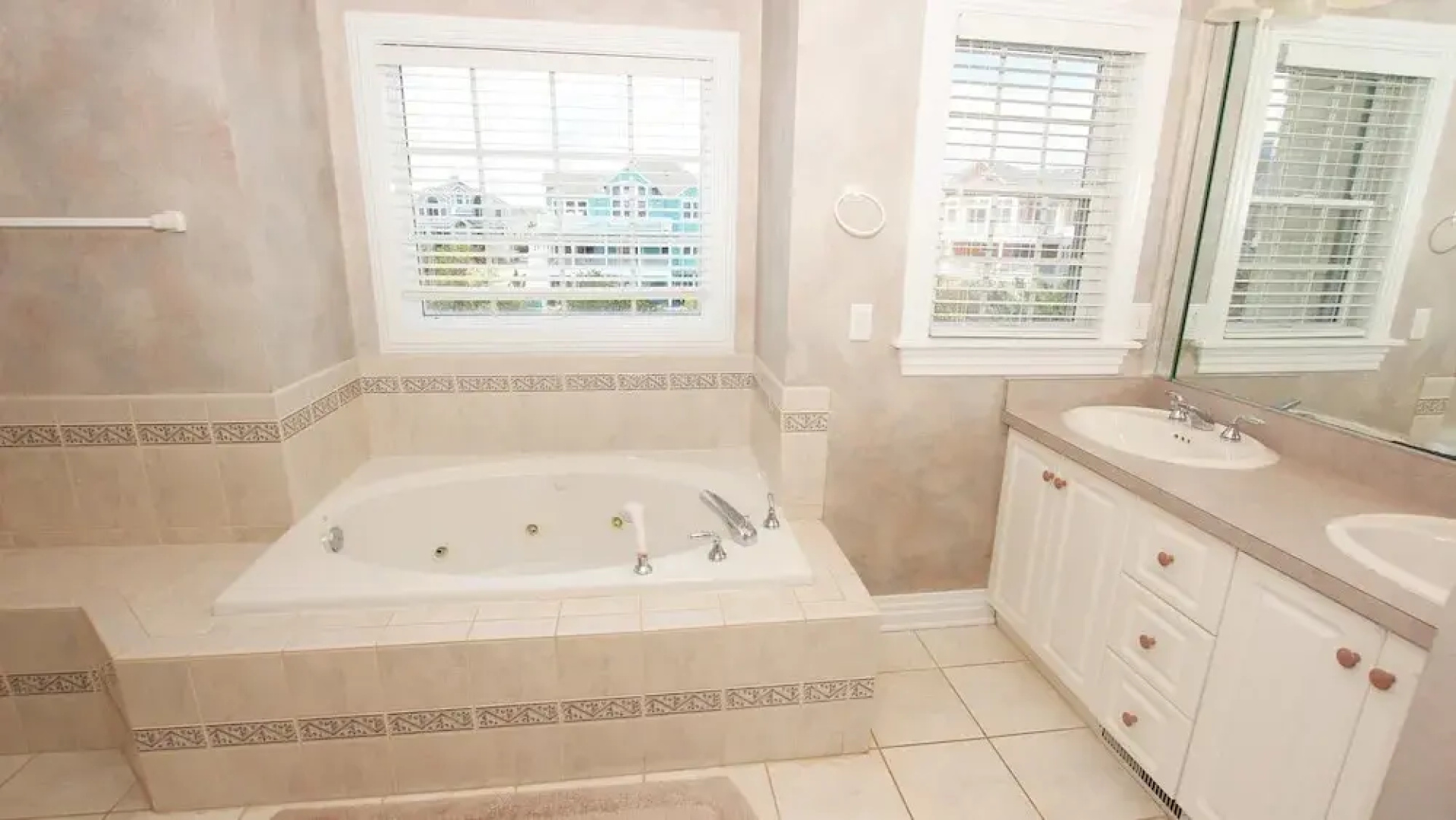 Trading Winds - 6 Br Home