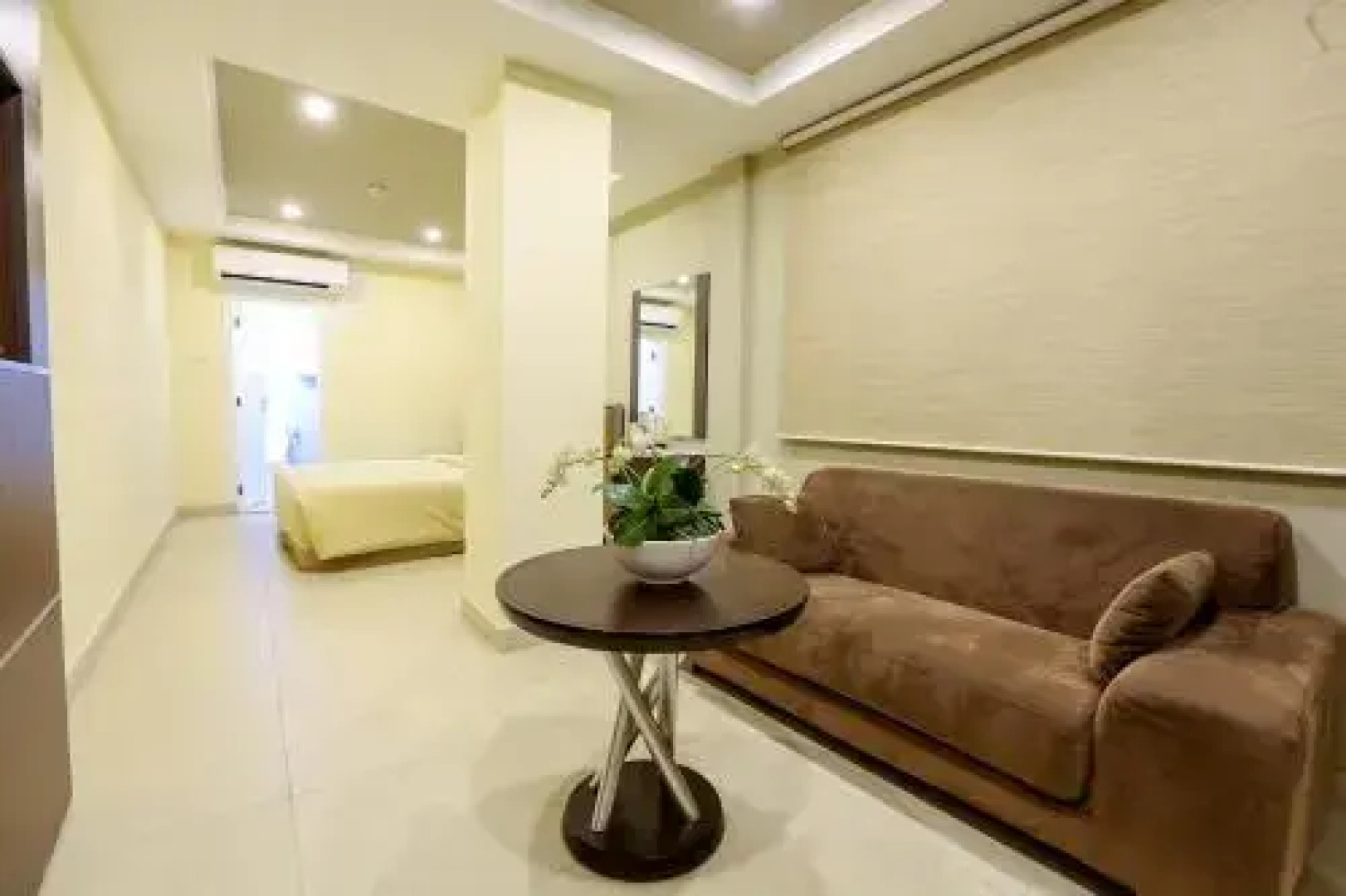 Frankie's Foods And Rooms LTD