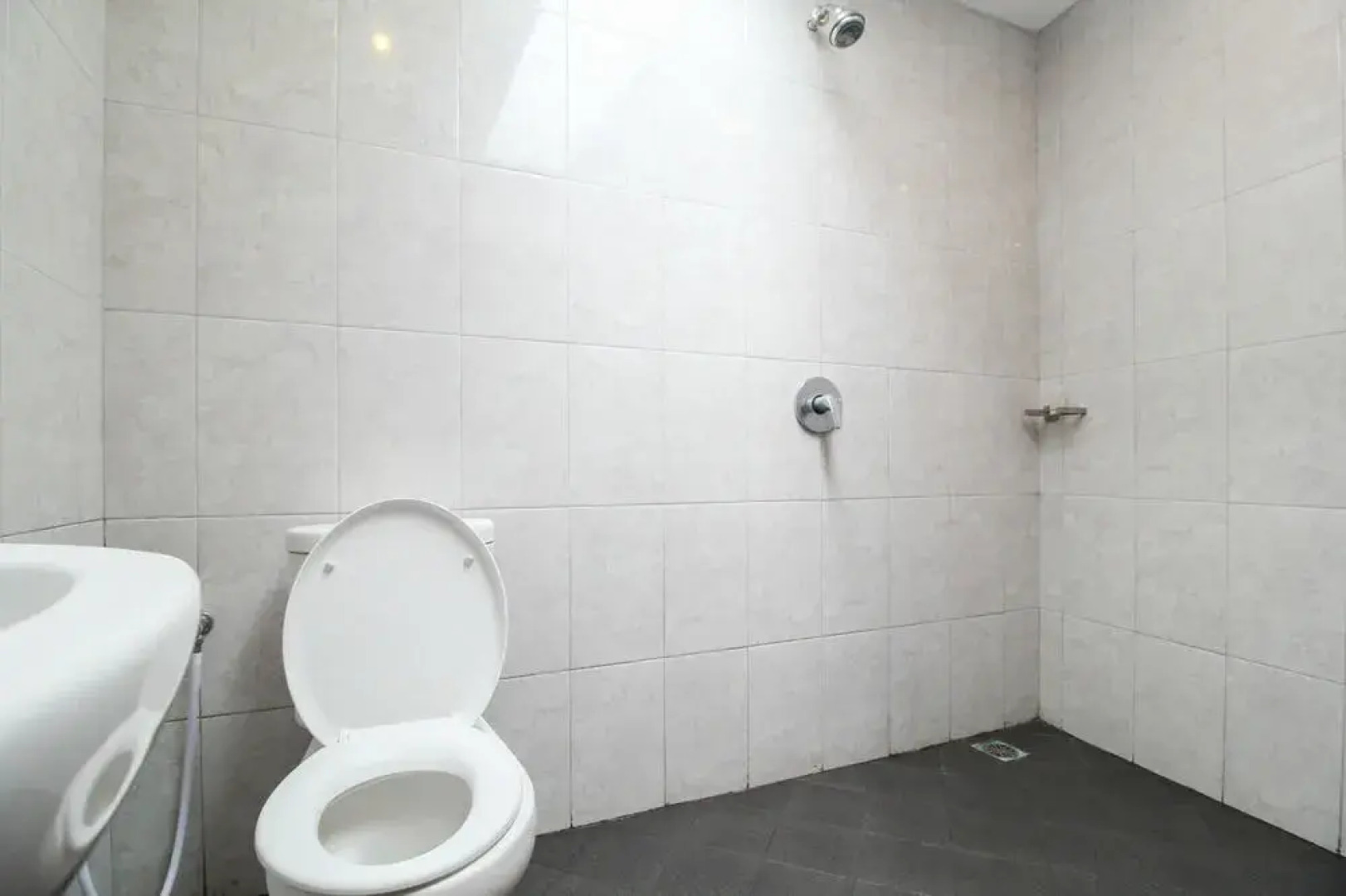 艾里巴厘岛库塔乌塔拉潘多南巷草莓 2 号酒店(Airy Kuta Utara Padonan Gang Strawberry 2 Bali)