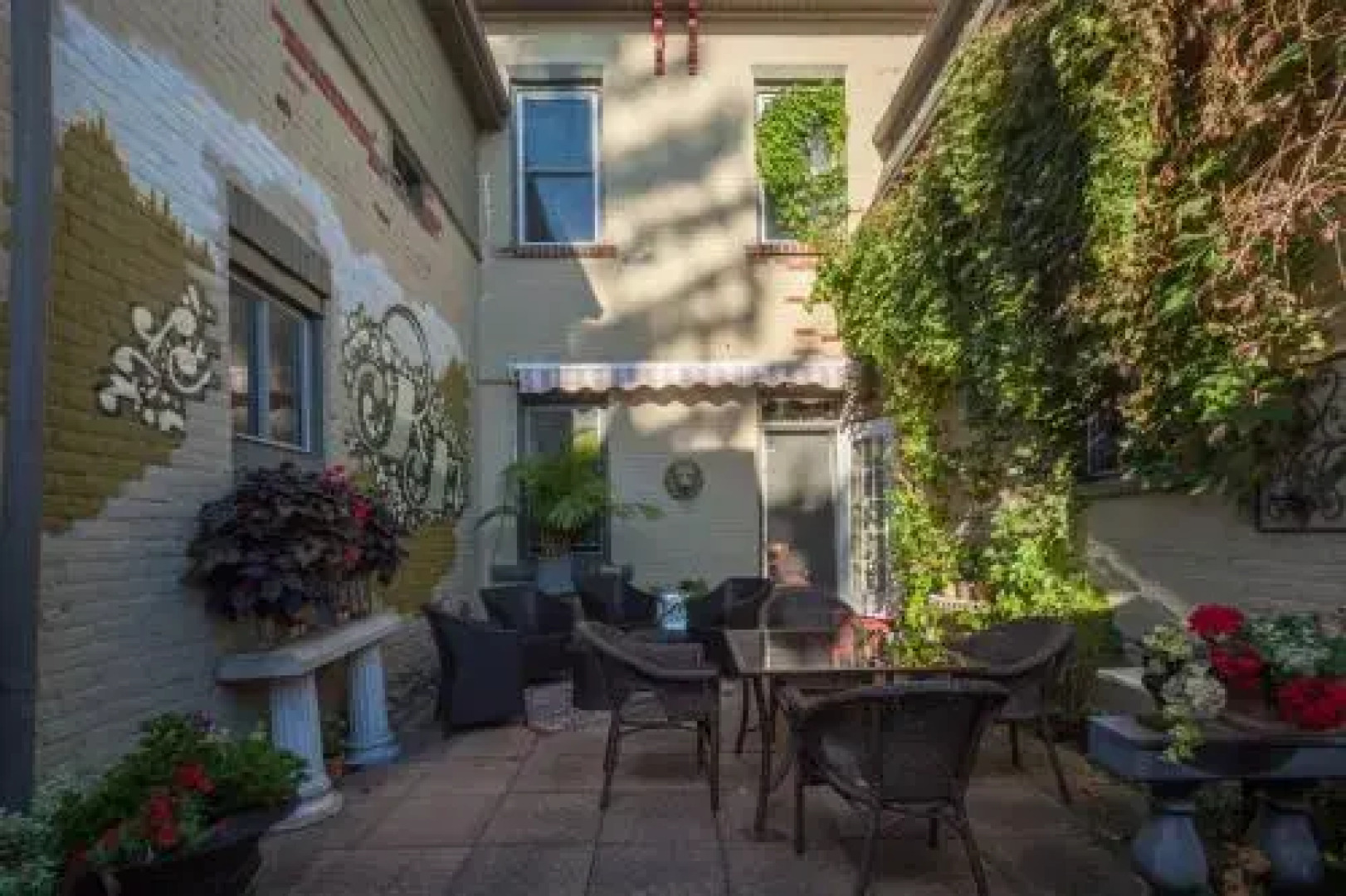 Russell Manor Bed & Breakfast
