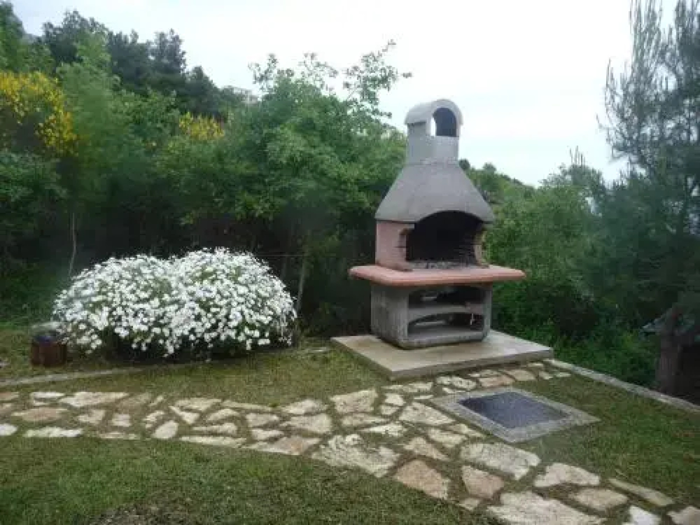 Charismatic Garden Cottage with Sea View
