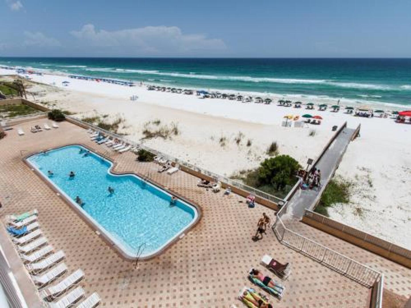 Islander 5009 by RedAwning