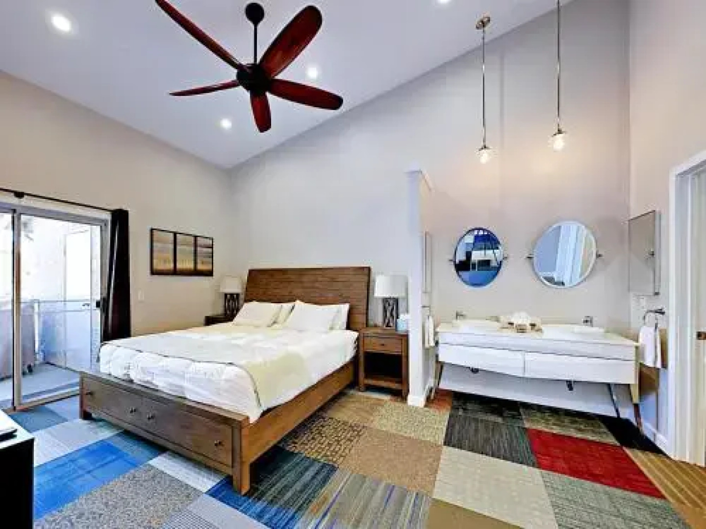 72 Corniche Condo #F - 2 Br condo by RedAwning