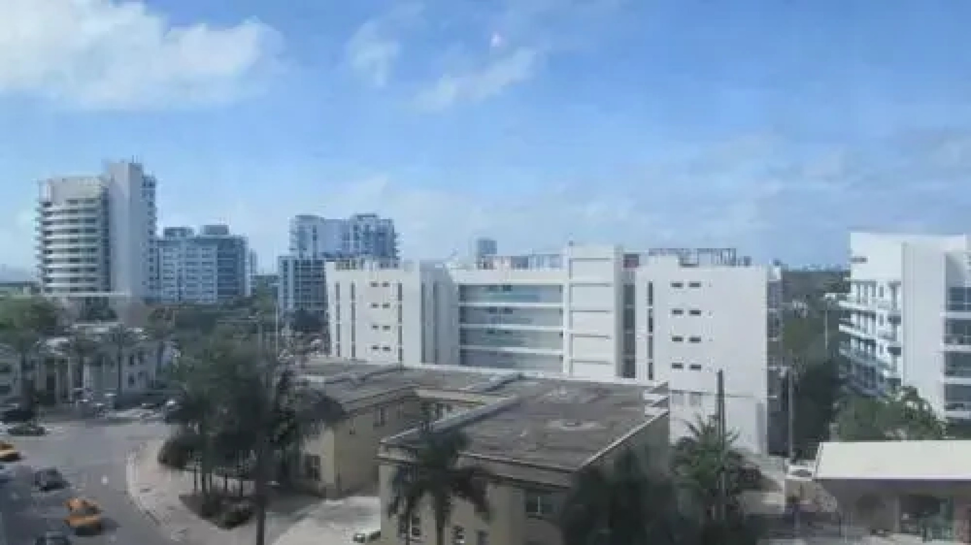 MiamiBeachFront + Pool + Parking 4