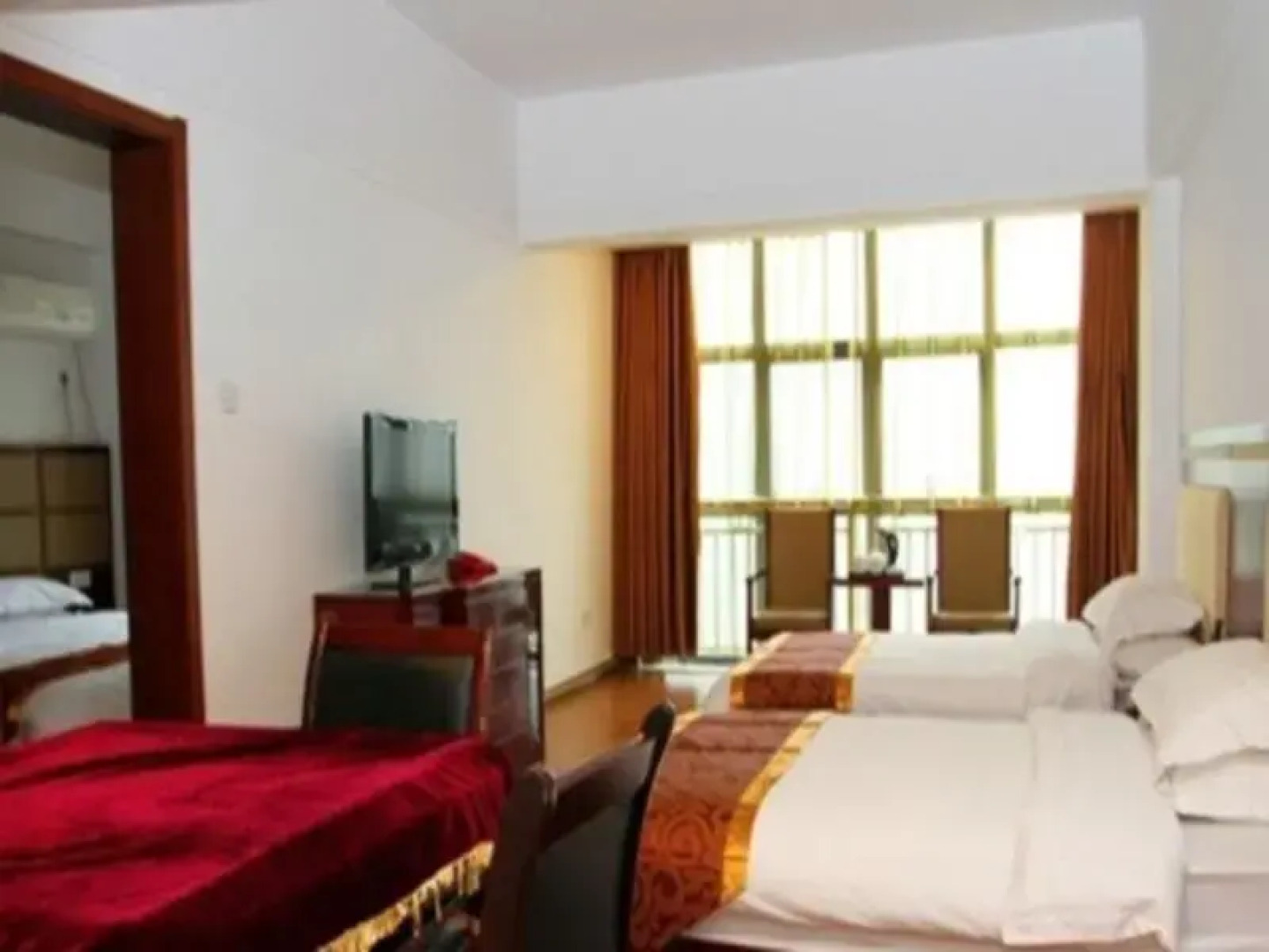 Jinggangshan Triumphal Arch Hotel