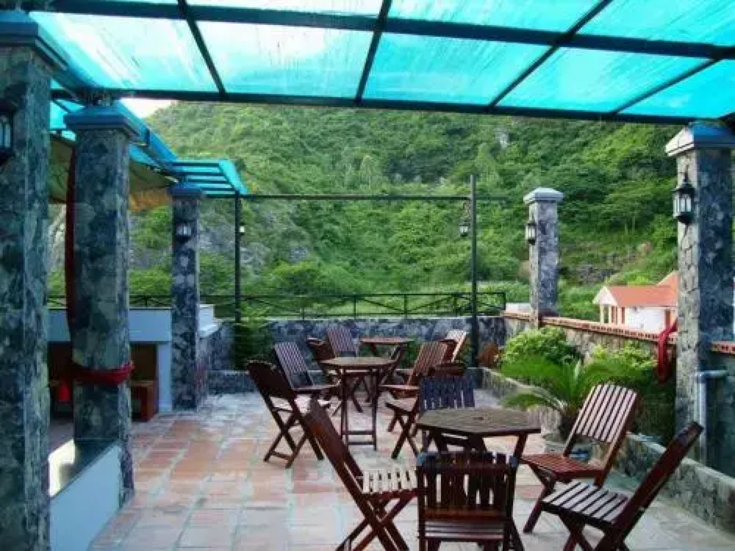 Le Pont Minh Chau Hotel