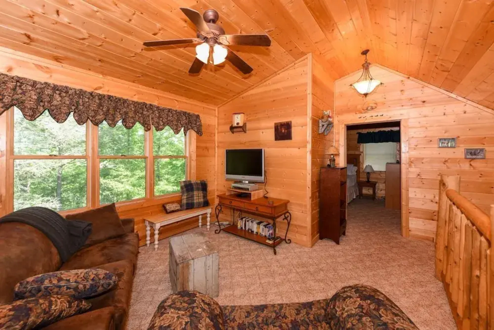 Crestview - 2 Br home by RedAwning