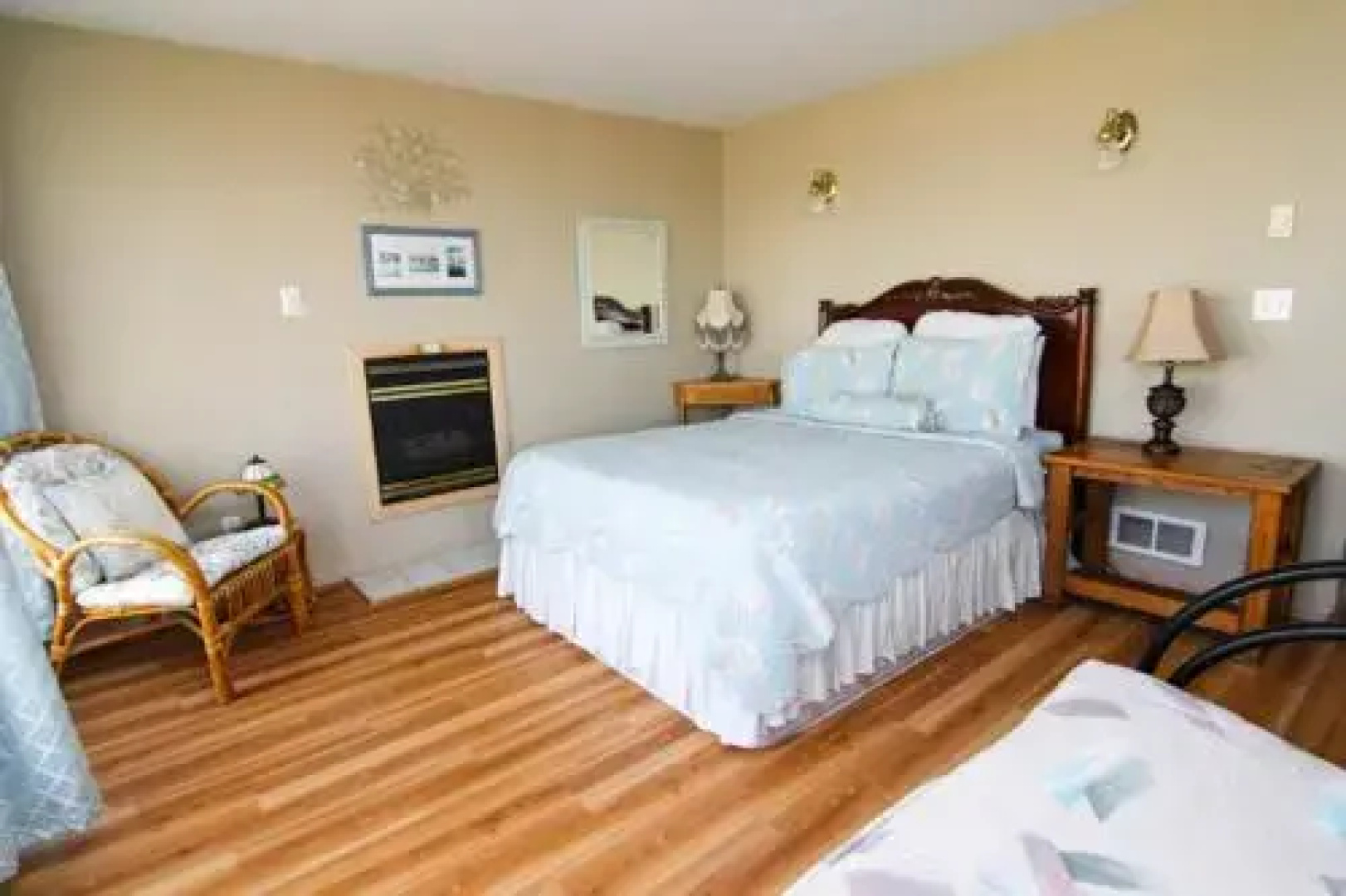Ocean Waves 1 - 4 Br home by RedAwning