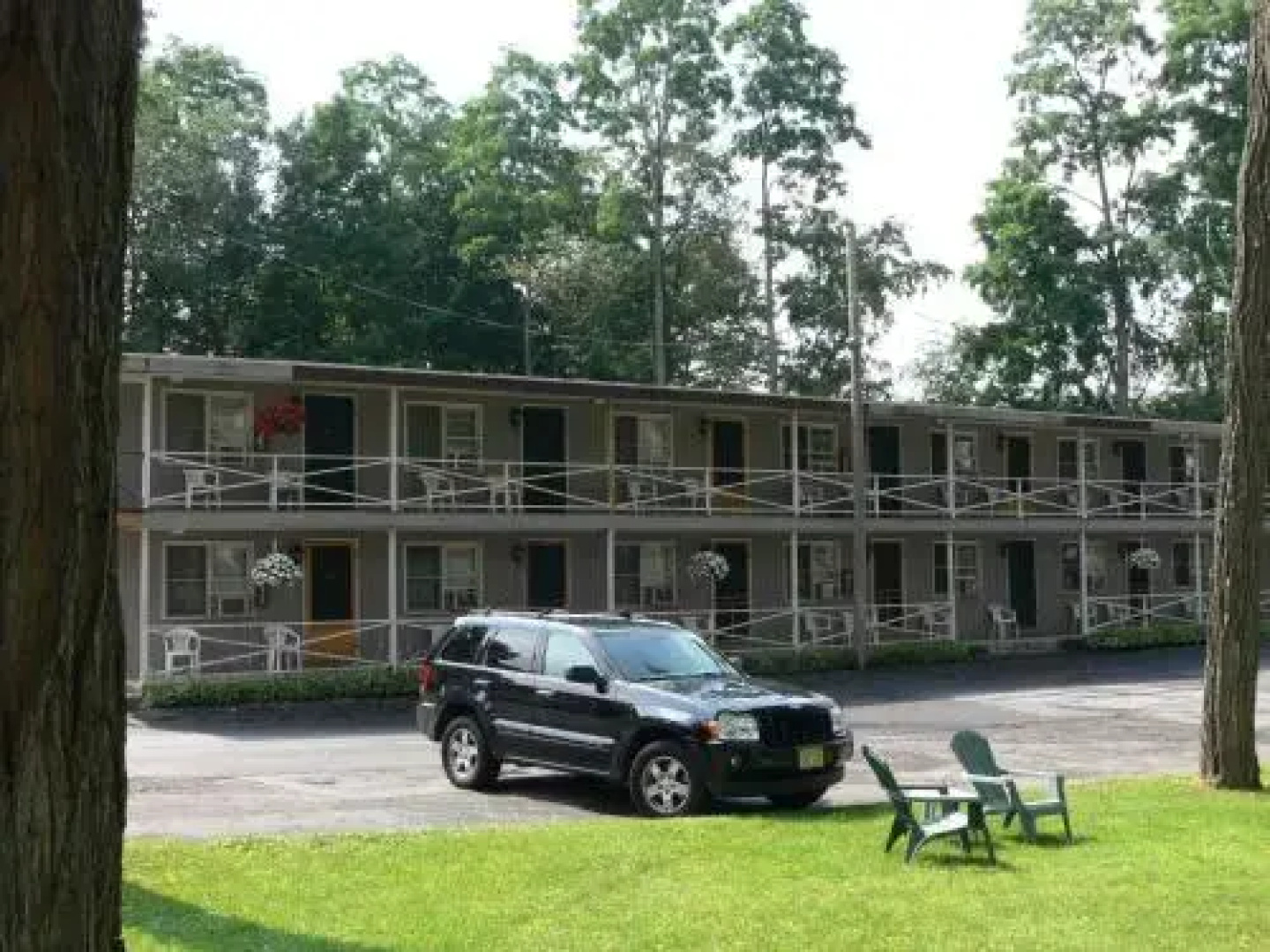 Locust Grove Motel