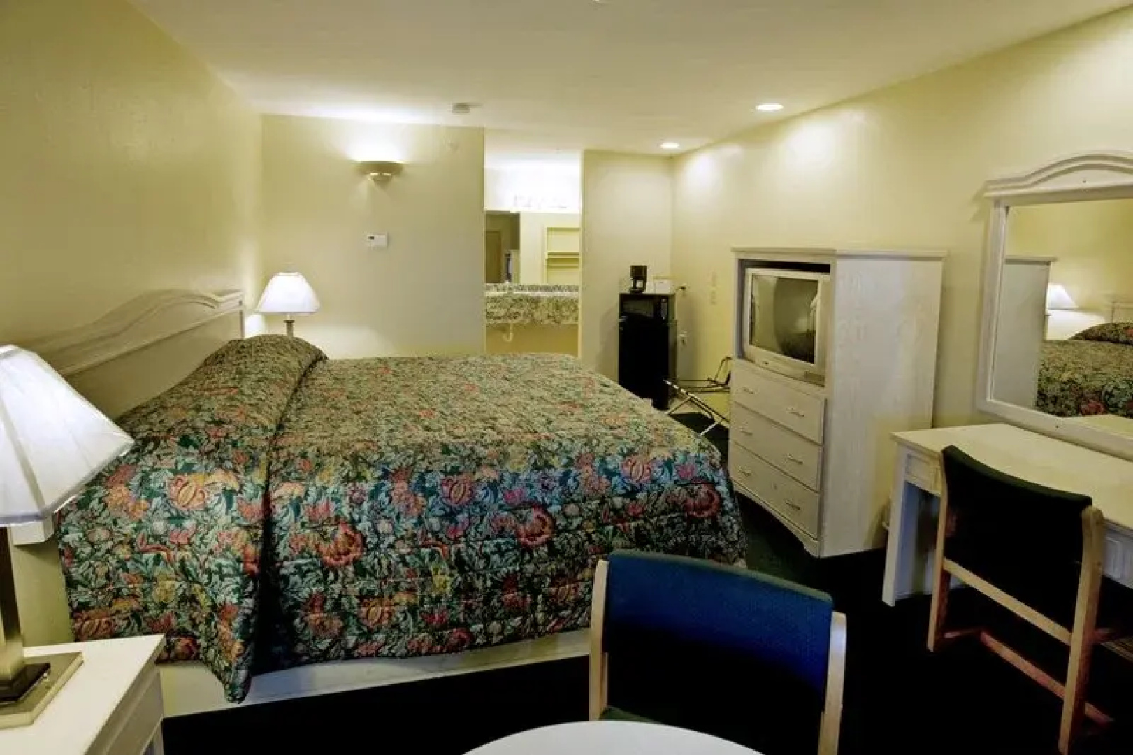 Riviera Inn & Suites